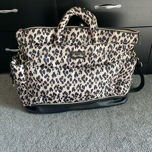 Itzy Ritzy weekender bag